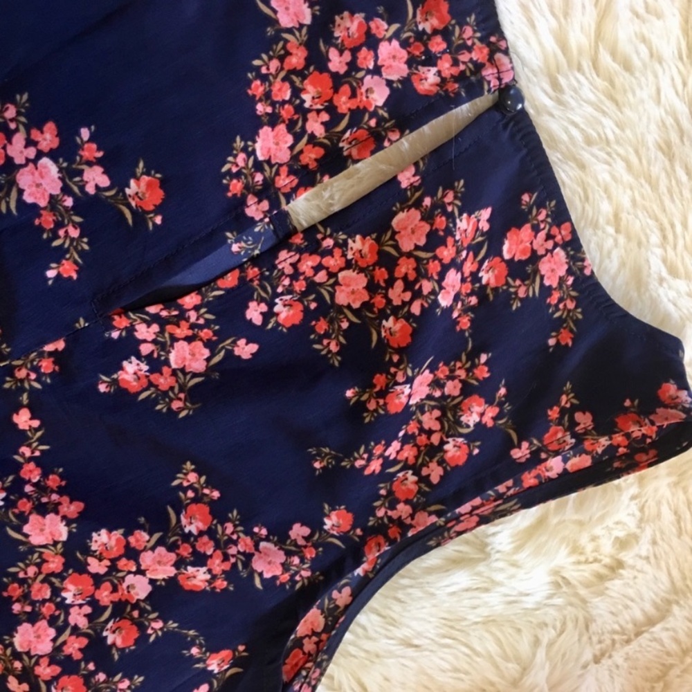 🚨NEW Adorable Floral Summer Dress keyhole back - Picture 3 of 3